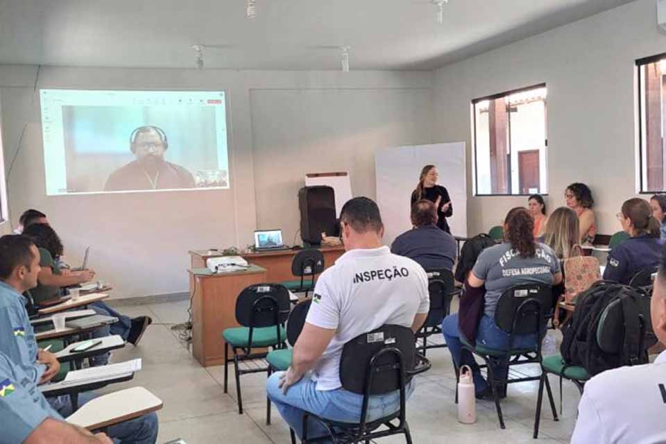 <div style="
                font-size: 18px;
                font-weight: bold;
                color: #0073aa;
                margin-bottom: 5px;
                text-transform: uppercase;
            ">CAPACITAÇÃO</div>Treinamento do SIE reúne veterinários em Rondônia para padronizar inspeções
