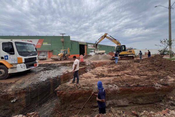 Prefeitura de Porto Velho executa obra de drenagem na avenida Rio de Janeiro