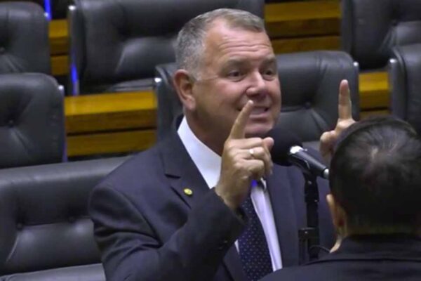 Deputado de Rondônia denuncia projeto que ameaça fim da energia solar no Brasil
