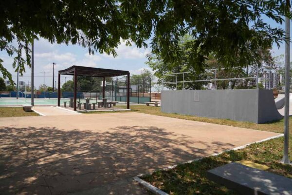 Praça Marise Castiel tem fiação furtada horas após inauguração em Porto Velho