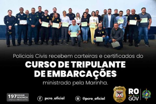 Policiais civis recebem carteiras e certificados de curso ministrado pela Marinha