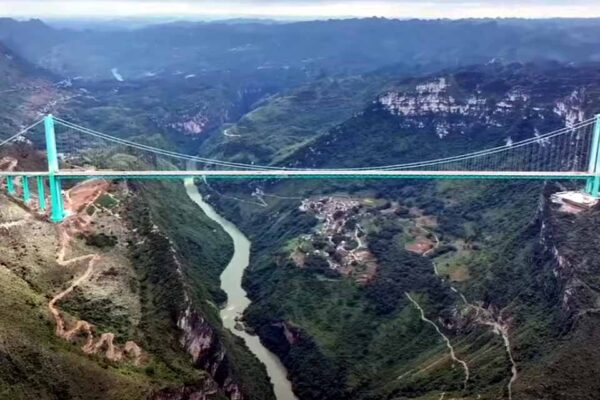 China inaugura ponte mais alta do mundo