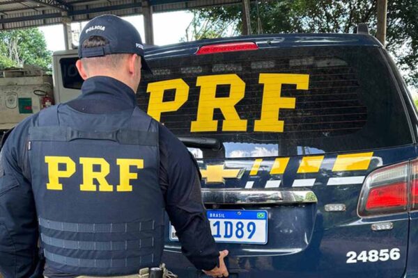 PRF prende dois homens por furto de motocicleta em Jaru após perseguição na BR-364