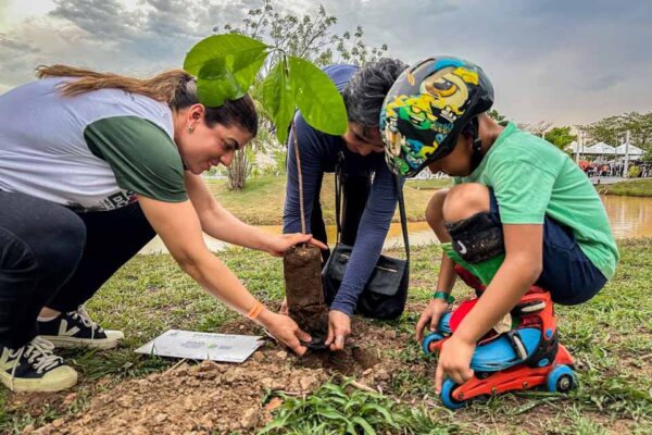 Comunidade participa de celebração ao Dia da Árvore no Parque da Cidade