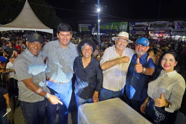 Sílvia Cristina participa da 7ª Festa do Leite em Nova Mamoré e anuncia novos recursos ao setor