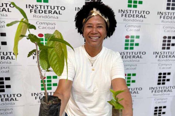 Deputada Sílvia Cristina apresenta viveiro Raízes de Rondônia para produção de mudas de café e cacau