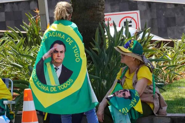 Cientista político avalia enfraquecimento da onda bolsonarista após condenação