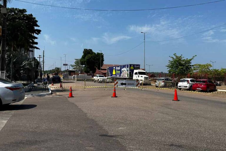 Ruas do Centro de Porto Velho são interditadas para montagem de estrutura do aniversário da cidade