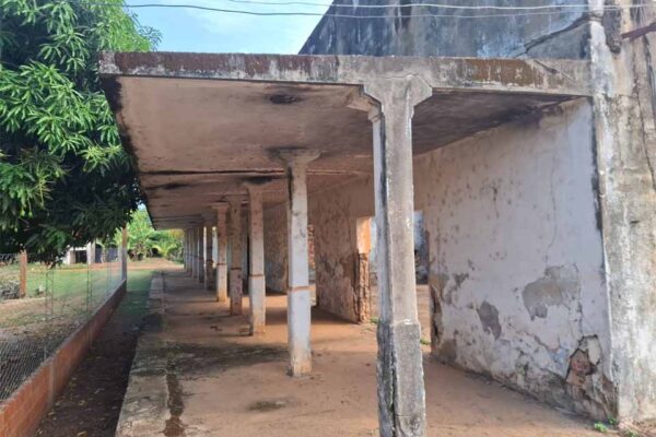Ocupação irregular ameaça trilhos da Estrada de Ferro Madeira-Mamoré em Vila Murtinho