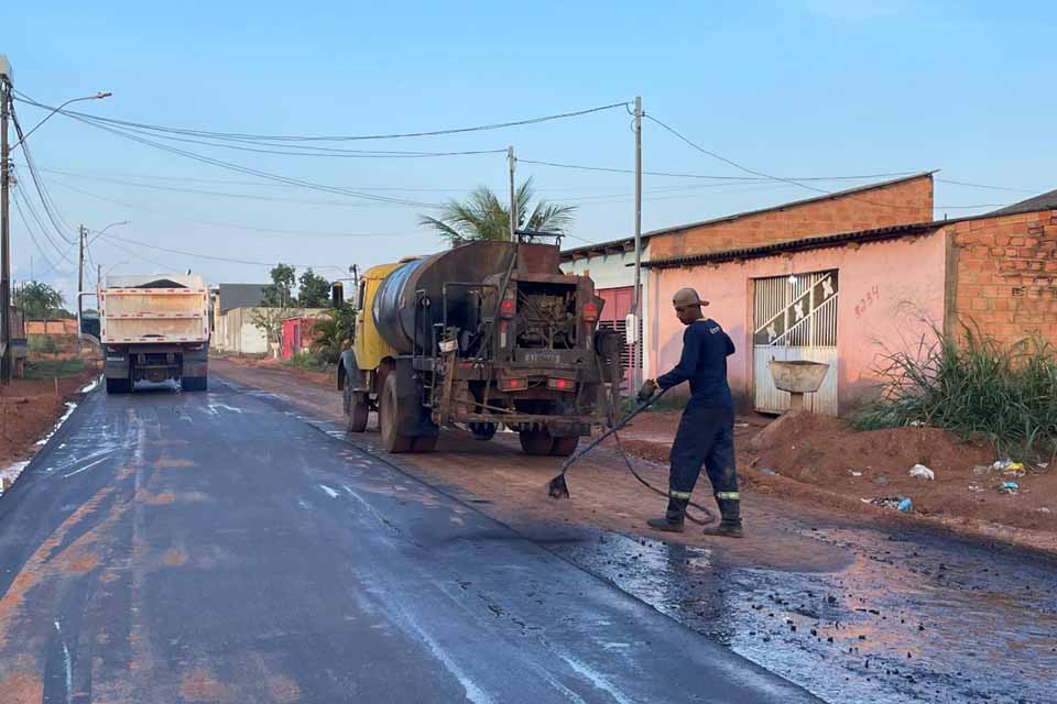 <div style="
                font-size: 18px;
                font-weight: bold;
                color: #0073aa;
                margin-bottom: 5px;
                text-transform: uppercase;
            ">INFRAESTRUTURA</div>Prefeitura inicia pavimentação no bairro Parque Amazônia em Porto Velho