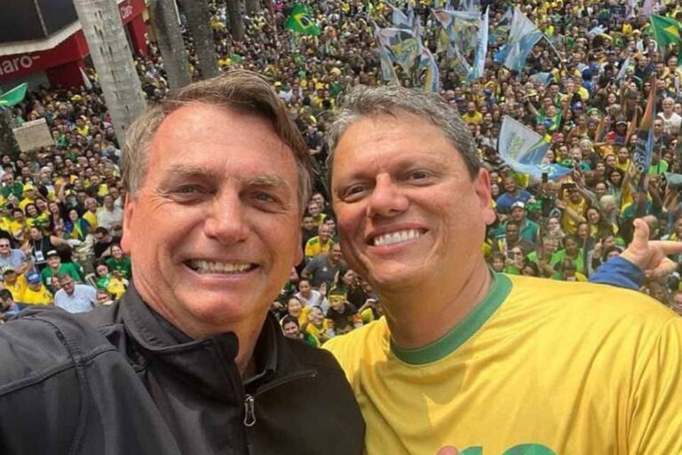 Tarcísio visita Bolsonaro em prisão domiciliar e critica projeto da dosimetria