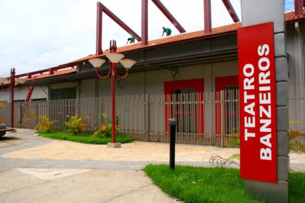 Escola Bilíngue realiza Mostra de Arte e Cultura Surda no Teatro Banzeiros