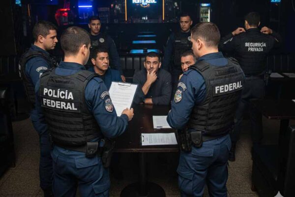 Polícia Federal encerra serviço de segurança privada sem autorização em casa noturna de Porto Velho