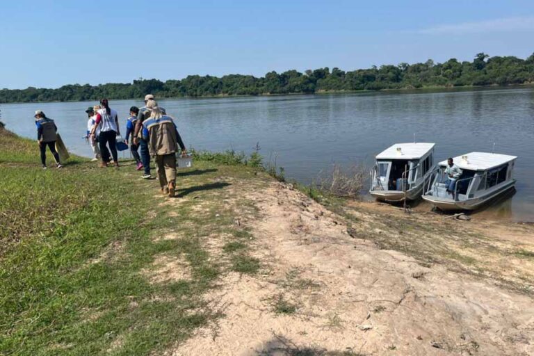 Vacinação Sem Fronteira percorre comunidades quilombolas e bolivianas no Rio Guaporé