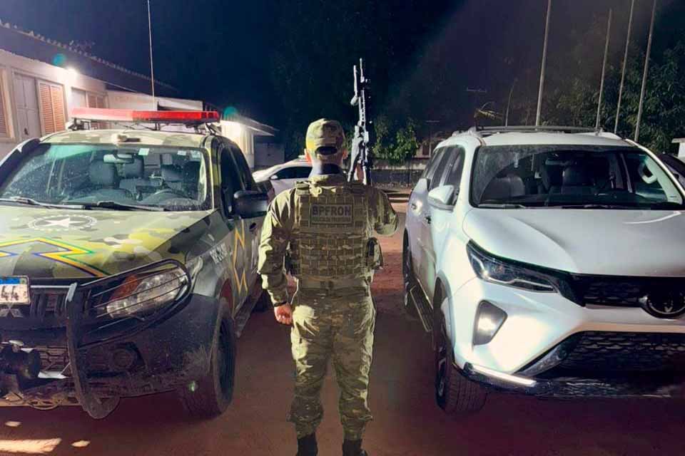 <div style="
                font-size: 18px;
                font-weight: bold;
                color: #0073aa;
                margin-bottom: 5px;
                text-transform: uppercase;
            ">VEÍCULO RECUPERADO</div>Policiais recuperam caminhonete roubada durante operação em Nova Mamoré