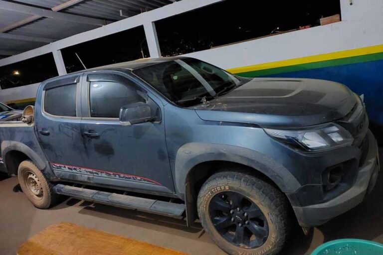 PMRO recupera caminhonete furtada e prende suspeito em Corumbiara