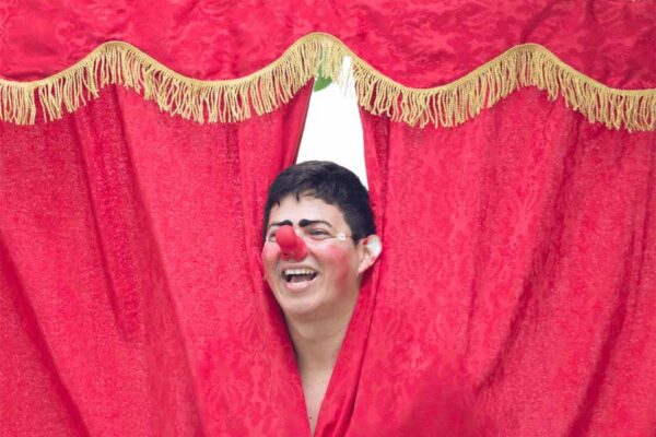 Alegria, arte e acessibilidade chegam à Zona Leste com o projeto “Circolando com o Palhaço Pingo”