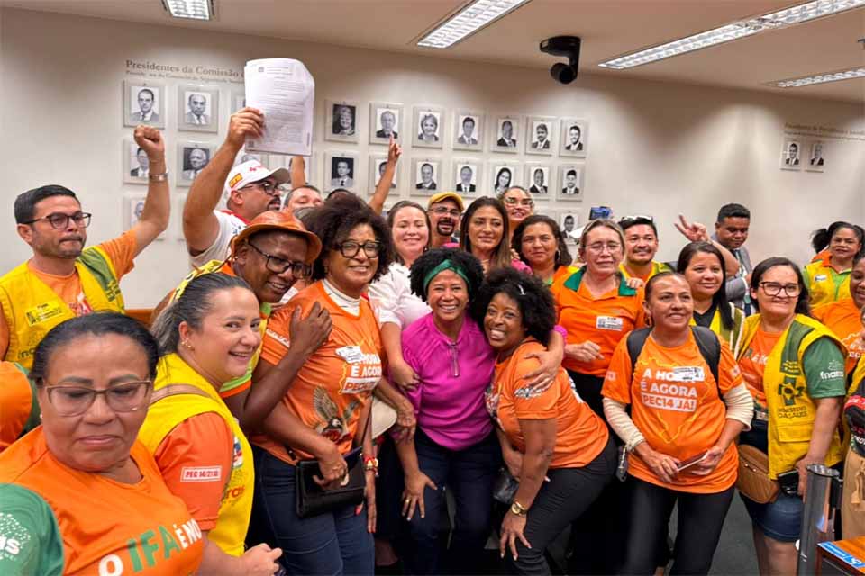 <div style="
                font-size: 18px;
                font-weight: bold;
                color: #0073aa;
                margin-bottom: 5px;
                text-transform: uppercase;
            ">SAÚDE PÚBLICA</div>Sílvia Cristina celebra aprovação da PEC 14, que garante aposentadoria especial a agentes de saúde e endemias