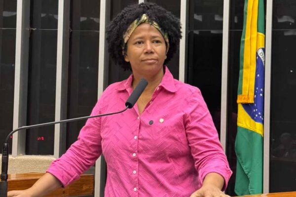 Sílvia Cristina denuncia tratamento desigual a professores do ex-Território de Rondônia e cobra revisão do TCU e MGI
