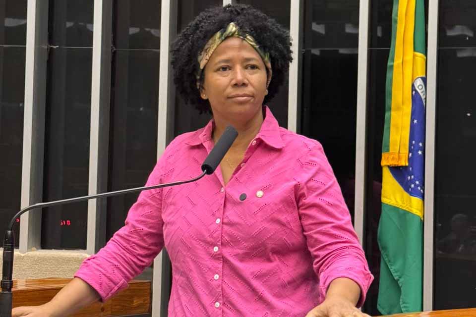 <div style="
                font-size: 18px;
                font-weight: bold;
                color: #0073aa;
                margin-bottom: 5px;
                text-transform: uppercase;
            ">PLENÁRIO</div>Sílvia Cristina denuncia tratamento desigual a professores do ex-Território de Rondônia e cobra revisão do TCU e MGI