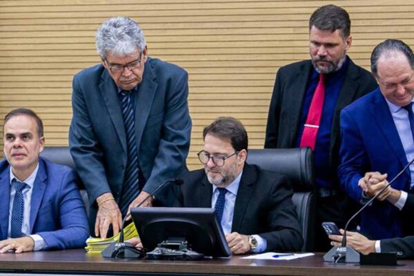 Deputados aprovam reajuste no auxílio-alimentação dos servidores da saúde estadual