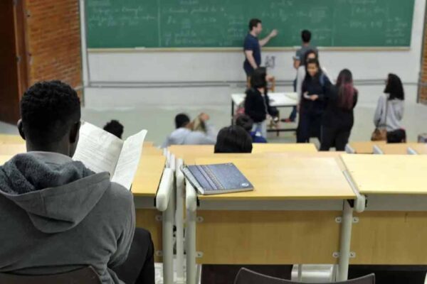 Prova Nacional Docente é aplicada em 750 cidades neste domingo