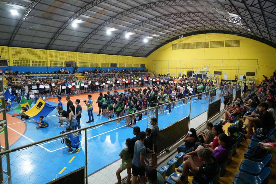 <div style="
                font-size: 18px;
                font-weight: bold;
                color: #0073aa;
                margin-bottom: 5px;
                text-transform: uppercase;
            ">FUTSAL EM PORTO VELHO</div>Copa Madeirão de Futsal 2025 reúne 90 equipes e inicia competição em Porto Velho