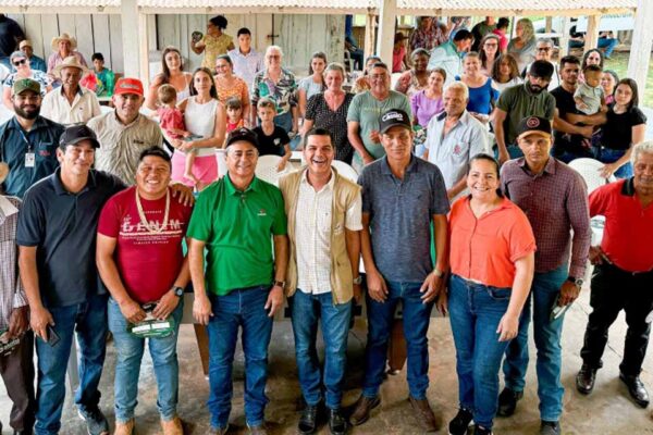 Cássio Gois destina equipamentos agrícolas a associações rurais em Espigão D’Oeste