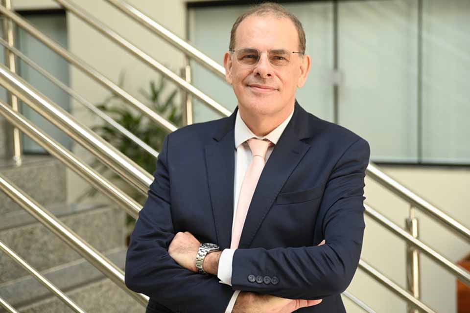 <div style="
                font-size: 18px;
                font-weight: bold;
                color: #0073aa;
                margin-bottom: 5px;
                text-transform: uppercase;
            ">PRESIDENTE TJRO</div>Alexandre Miguel assume presidência do Tribunal de Justiça de Rondônia a partir de 2026