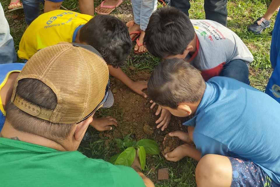 <div style="
                font-size: 18px;
                font-weight: bold;
                color: #0073aa;
                margin-bottom: 5px;
                text-transform: uppercase;
            ">CONSCIENTIZAÇÃO</div>Sema leva educação ambiental a comunidades rurais de Porto Velho