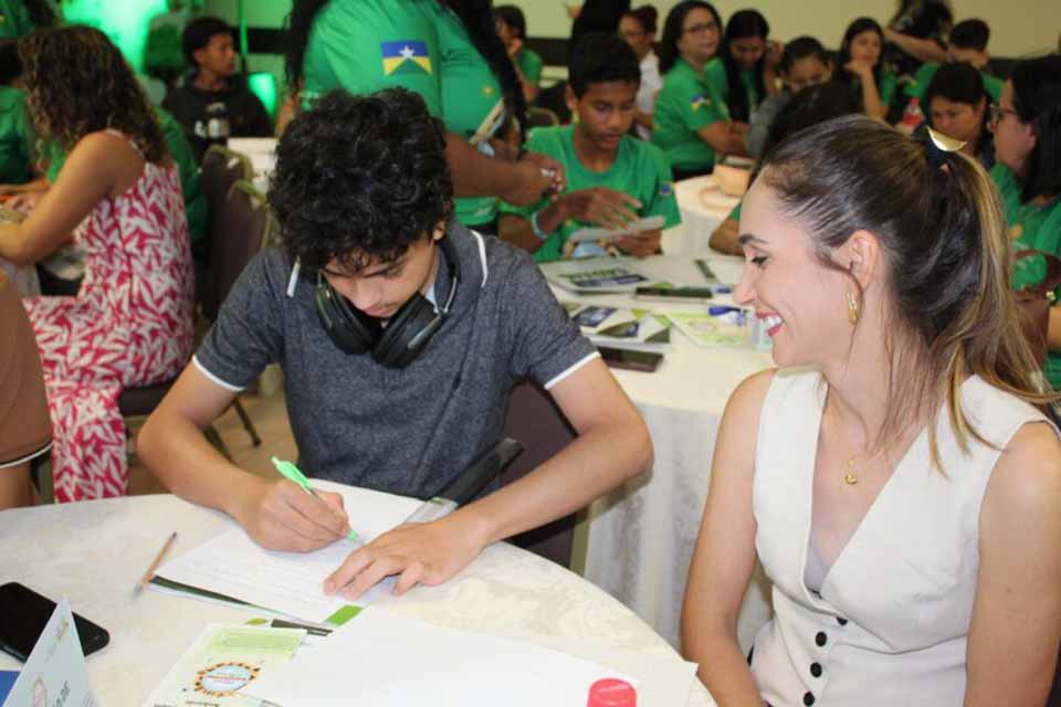 <div style="
                font-size: 18px;
                font-weight: bold;
                color: #0073aa;
                margin-bottom: 5px;
                text-transform: uppercase;
            ">EDUCAÇÃO AMBIENTAL</div>Rondônia envia delegação estudantil à Conferência Nacional Infantojuvenil pelo Meio Ambiente