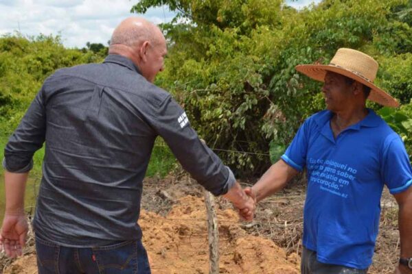 Ezequiel Neiva destina recursos para instalação de tubos PEAD na zona rural de Alto Alegre dos Parecis