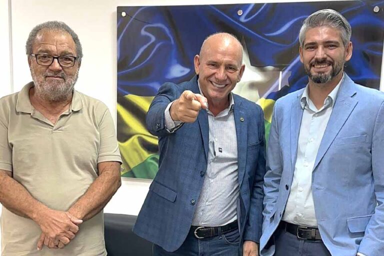 Ezequiel Neiva destina ambulância para distritos da Ponta do Abunã