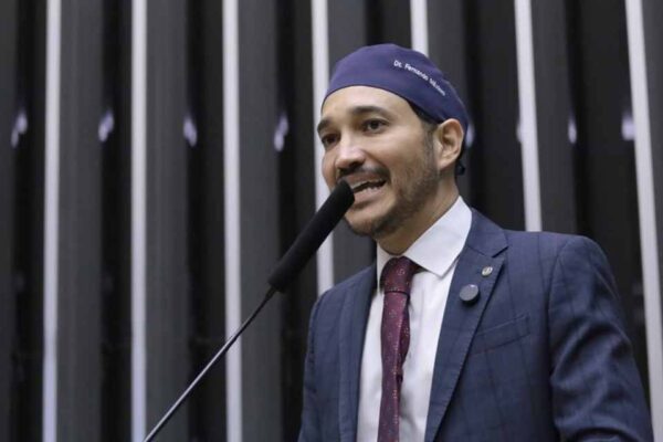 Fernando Máximo destaca libertação de reféns, Dia do Professor e necessidade de Comissão sobre a PEC 47/2023