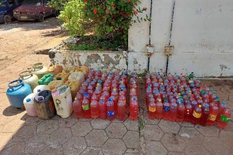 PM apreende combustível e botijas de gás durante operação em Guajará-Mirim