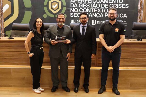 Curso de Gestão de Crises é concluído com homenagem e participação de instituições de segurança