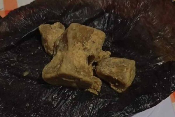 Homem é detido com pasta base de cocaína durante patrulhamento da PMRO em Guajará-Mirim