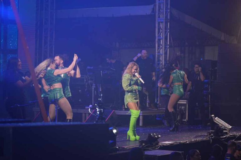 Show de Joelma atrai multidão na celebração dos 111 anos de Porto Velho