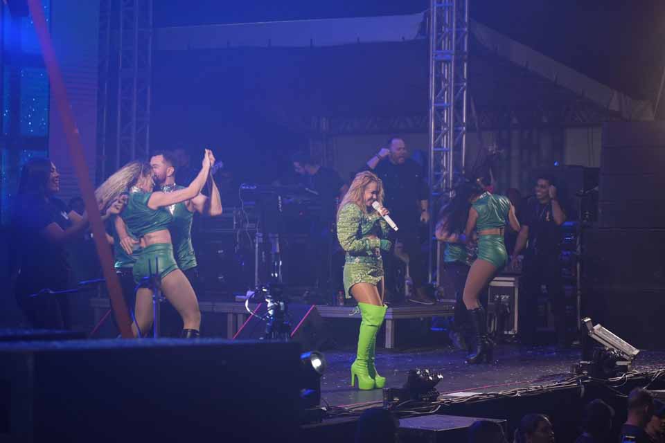 Show de Joelma atrai multidão na celebração dos 111 anos de Porto Velho