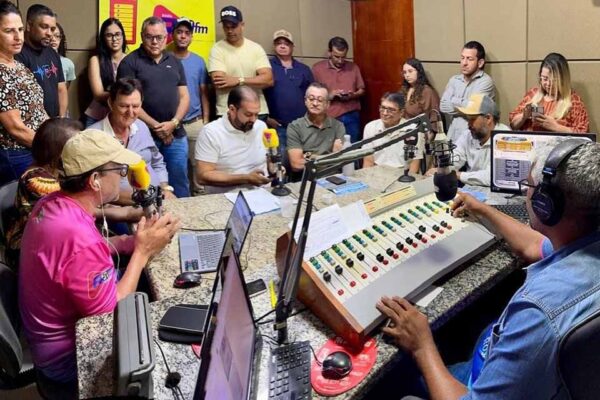 Deputado Laerte Gomes participa de entrevista em Ouro Preto do Oeste e anuncia novos recursos