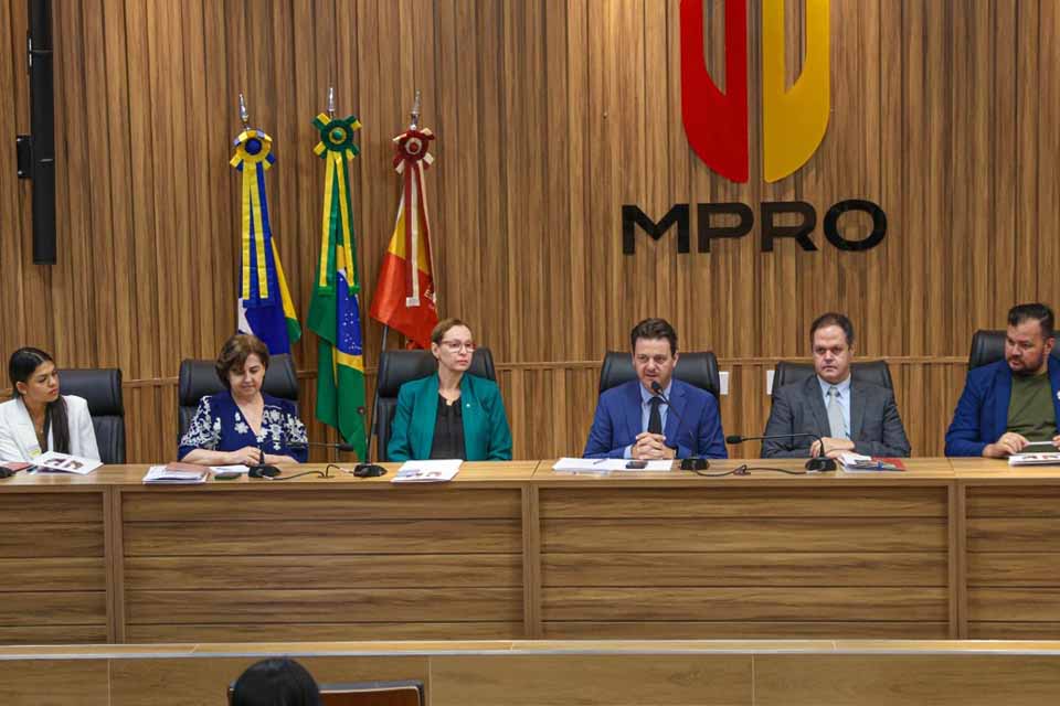 <div style="
                font-size: 18px;
                font-weight: bold;
                color: #0073aa;
                margin-bottom: 5px;
                text-transform: uppercase;
            ">POLíTICAS PúBLICAS DE SAúDE</div>MPRO capacita conselheiros de saúde para aprimorar controle social em Rondônia