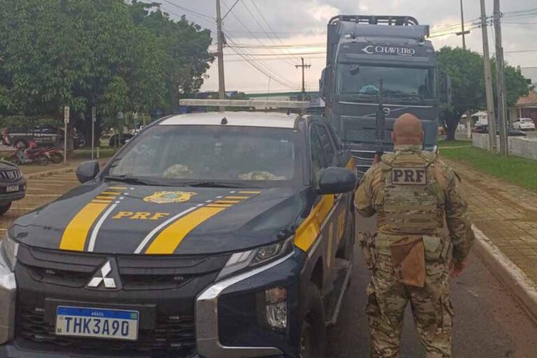 PRF flagra adulteração em veículo de carga e encontra anfetaminas na BR-364, em Ariquemes