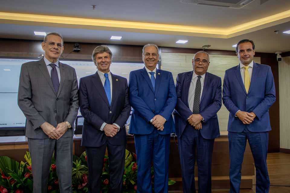 <div style="
                font-size: 18px;
                font-weight: bold;
                color: #0073aa;
                margin-bottom: 5px;
                text-transform: uppercase;
            ">ALESTRA DE LUIZ FUX</div>Ministro do STF Luiz Fux palestra no Congresso de Direito Notarial e Registral em Rondônia