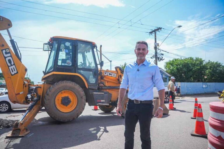 Prefeitura inicia ações de drenagem no cruzamento das avenidas Mamoré e Vieira Caúla