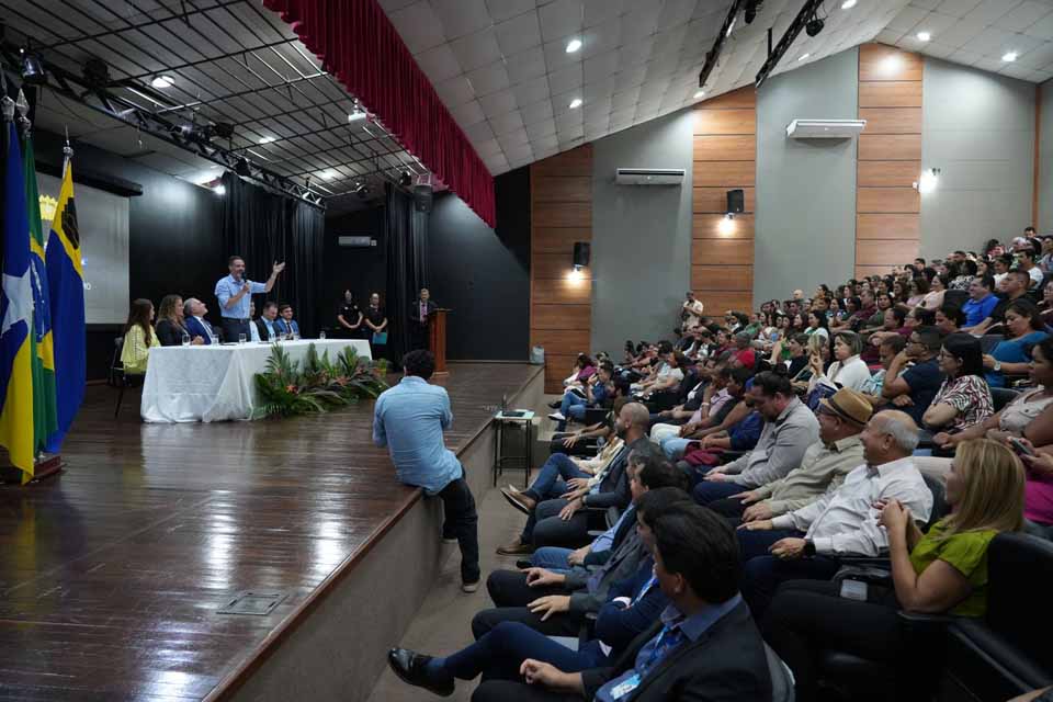 <div style="
                font-size: 18px;
                font-weight: bold;
                color: #0073aa;
                margin-bottom: 5px;
                text-transform: uppercase;
            ">REFORçO NA SAúDE</div>Prefeitura contrata 150 servidores para reforçar o sistema de saúde da capital