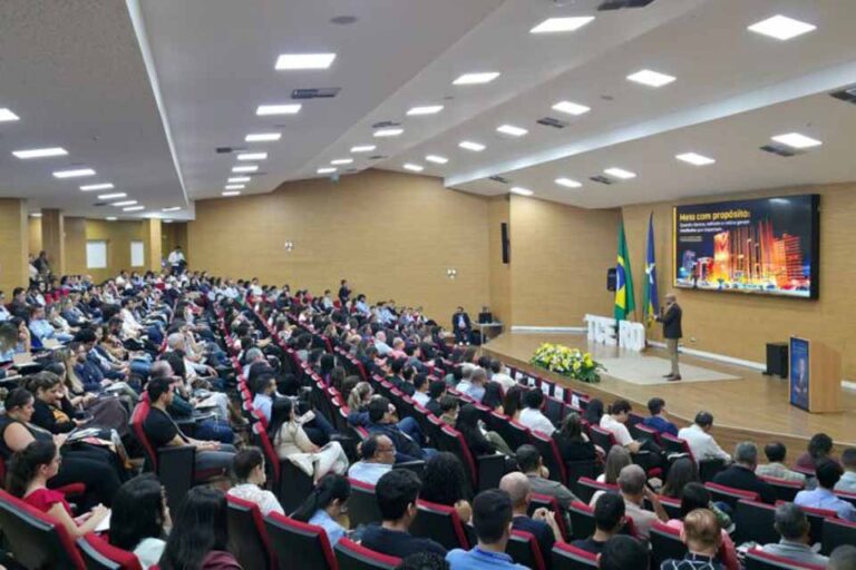 TCE-RO realiza minicurso sobre metas e propósito e dá início às comemorações do Dia do Servidor Público