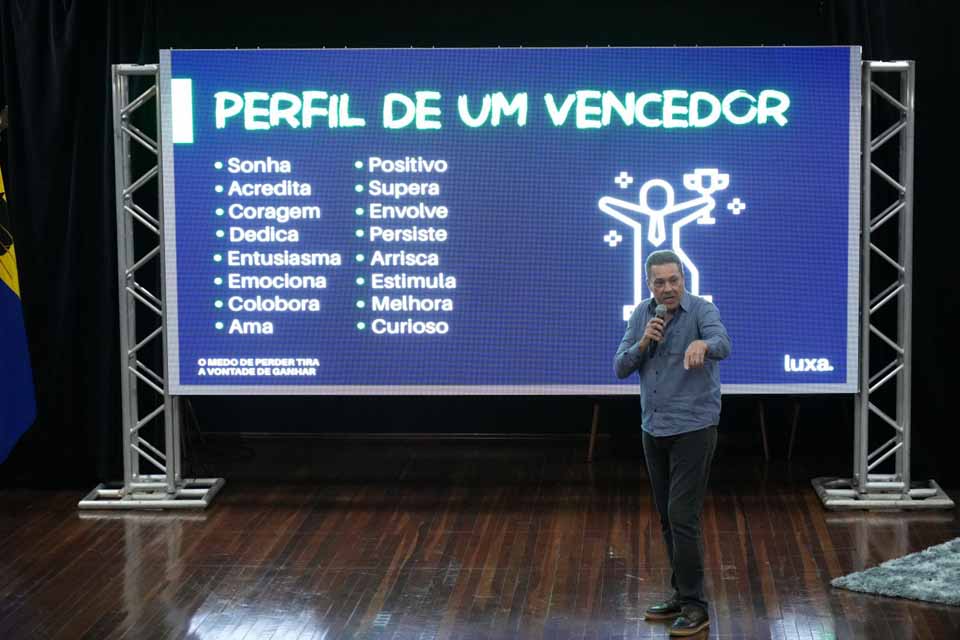 <div style="
                font-size: 18px;
                font-weight: bold;
                color: #0073aa;
                margin-bottom: 5px;
                text-transform: uppercase;
            ">CONSTRUINDO CAMPEõES</div>Vanderlei Luxemburgo conduz palestra do projeto “Construindo Campeões” em Porto Velho