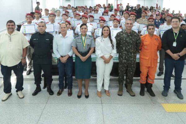 Sessão solene da Assembleia em Guajará-Mirim entrega honrarias a profissionais e instituições