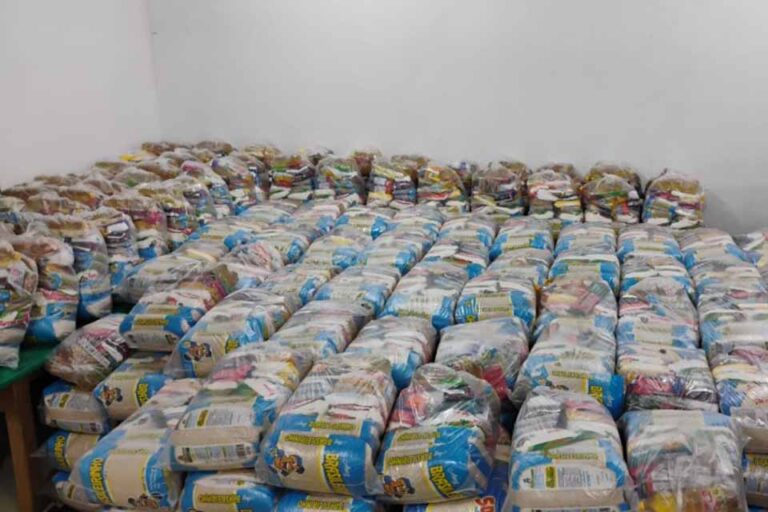 Itapuã do Oeste distribui mais de mil cestas básicas adquiridas com recurso do deputado Delegado Lucas