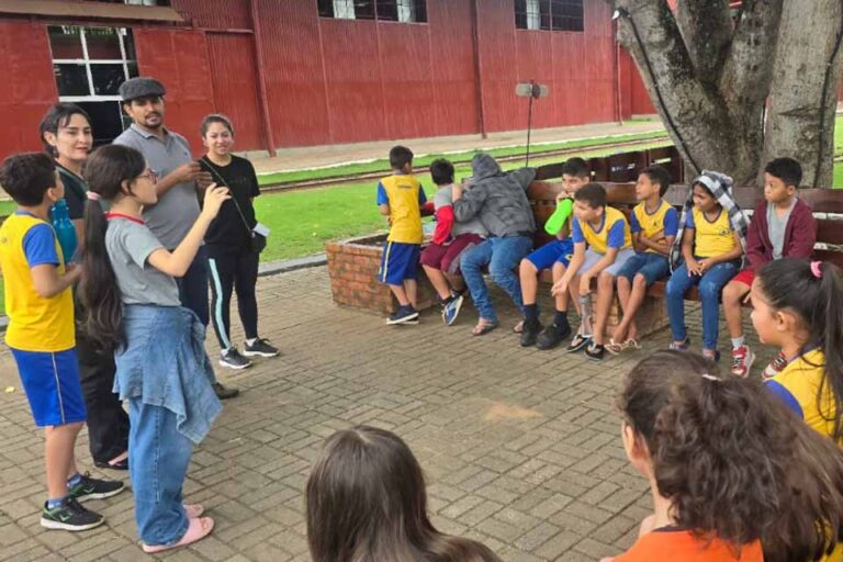 Alunos conhecem patrimônio histórico de Porto Velho em atividade educativa da Semtel